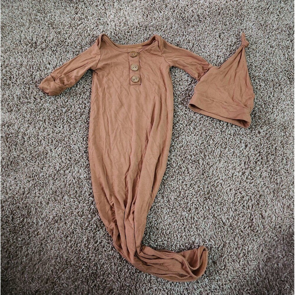 Caden lane bamboo gown & hat size 0-3M